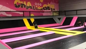Cúirt Trampoline Dodgeball Laistigh